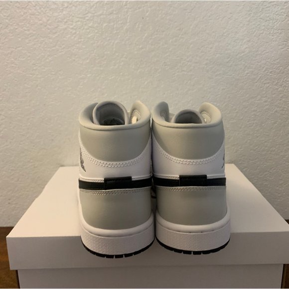 Nike Wmns Air Jordan 1 Mid 'Light Smoke Grey' BQ6472-015 Women's Size 9 - Picture 4 of 7